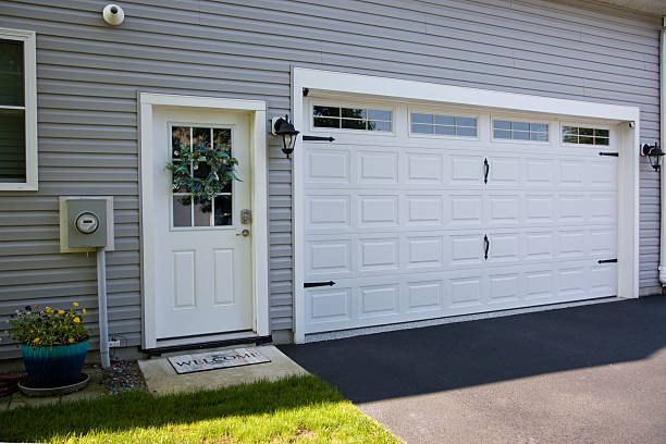 24/7 Emergency Garage Door Panel Replacement experts in Girard, IL